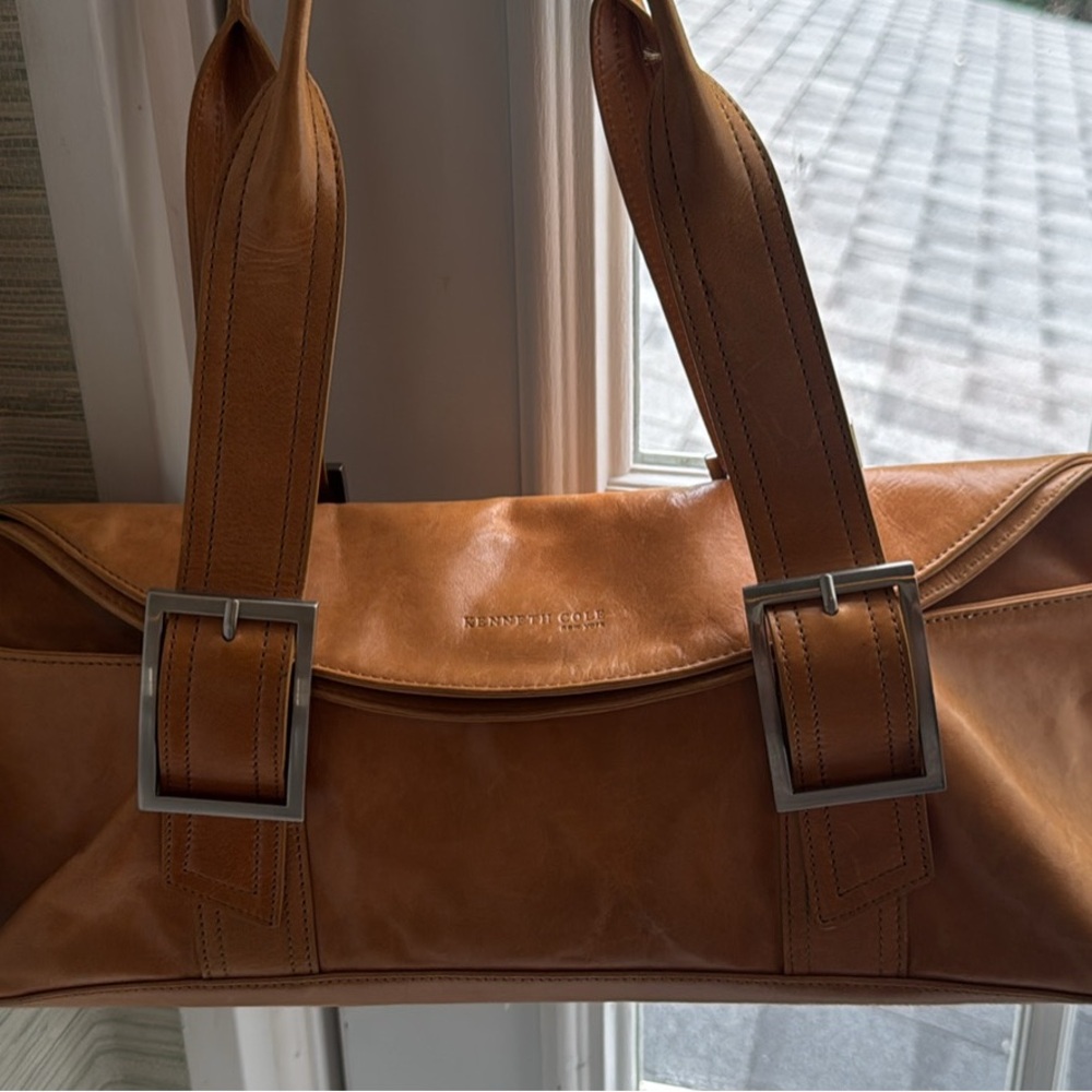 Gorgeous ONE OF A KIND DESIGN Kenneth Cole handbag LIKE NEW!